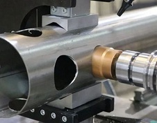 Stroj na vrtání a řezání závitů NS TDM100