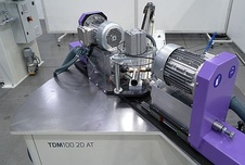 Stroj na vrtání a řezání závitů NS TDM100 2D AT