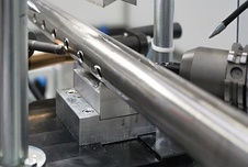Stroj na vrtání a řezání závitů NS TDM100 2D AT